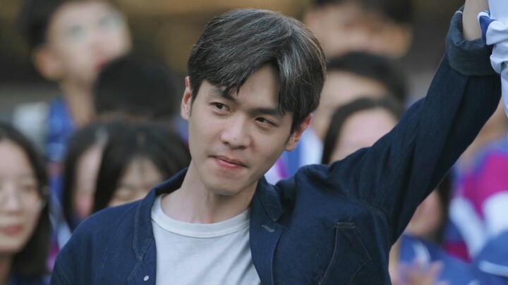 Ini pertama kalinya saya melihat pemeran utama pria dalam drama Tiongkok yang bisa minum Lao Gan Ma 