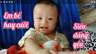 Em bé 5 tháng tuổi rất hay cười siêu đáng yêu