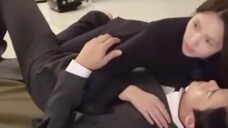 Những mẩu tin thật ngọt ngào! Chắc chân Soobin đã chạm vào đó! Vì vậy, anh ấy đỏ và ấm, và anh ấy kh