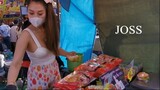 This PRETTY girl sells the Best Hamburgers in Thai market