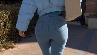 173 Heilongjiang Girl Episode 81 ~ Jeans with a nice butt and beautiful buttocks, street shots of th