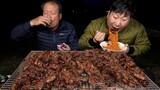 [숯불 양념 소갈비살] 어머니가 맛있게 재어 놓은 양념 소갈비살을 숯불에 구워 먹방! (Marinated Beef ribs) 요리&먹방!! - Mukbang eating show