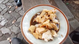 makan tahu gejrot risol cireng