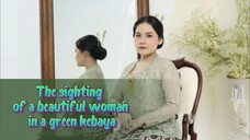 Penampakan wanita cantik berkebaya hijau.
