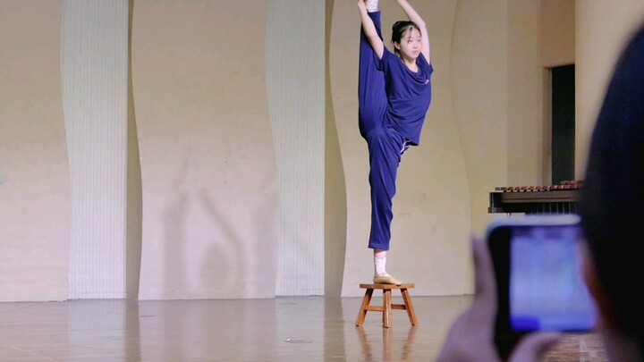 Pure middle school student improvisational dance without MSG