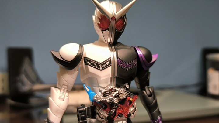 Apakah pertemuan ini? Lukisan semprot Kamen Rider W Fang Ace, penggantian pinggul, bagian dari prose