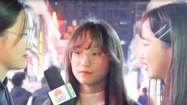 [รุ่นพี่อยู่ที่นี่] เซียวจ้านและหวังอี้ป๋อตกลงไปพร้อม ๆ กันในน้ำ คุณช่วยใครก่อน?