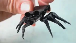 A must for pranks! The origami big-eyed spider that jumps at the touch of a button is actually a lit