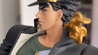 Saya membeli figur Jotaro yang disertakan dengan lini Araki