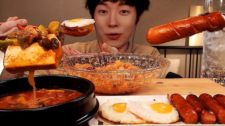 [Kuliner] [Masak] [Mukbang] Banchan, bibimbap, telur goreng, sosis.