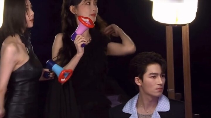 Meng Ziyi Wangxing ดูเหมือนคู่รักในวัยเด็กของพี่น้องผู้มั่งคั่งมากขึ้นเรื่อยๆ