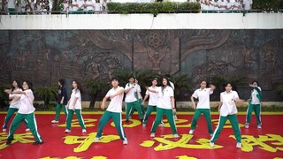 Hainan Overseas Chinese Middle School dance and sing activities