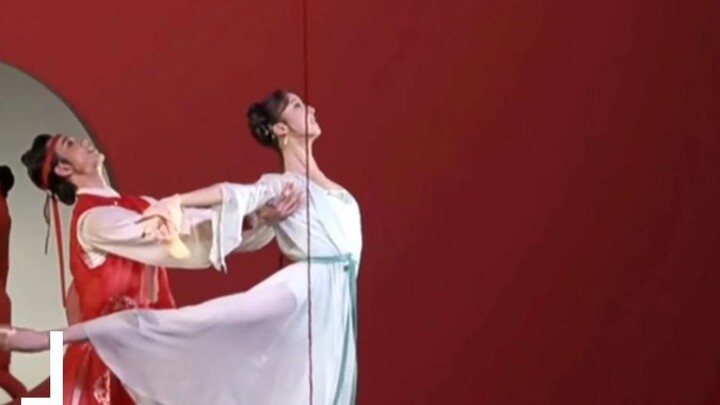 Bạn thích phiên bản nào trong ba phiên bản của vở kịch múa Hồng Lâu Mộng?