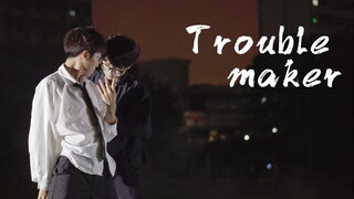 两男生深夜在操场翻跳双人舞《trouble maker》