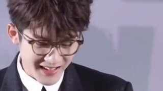 Phiên bản gốc của điệu nhảy này thực ra giống như thế này. Chẳng trách cô giáo Tan lại sợ đến mức ph