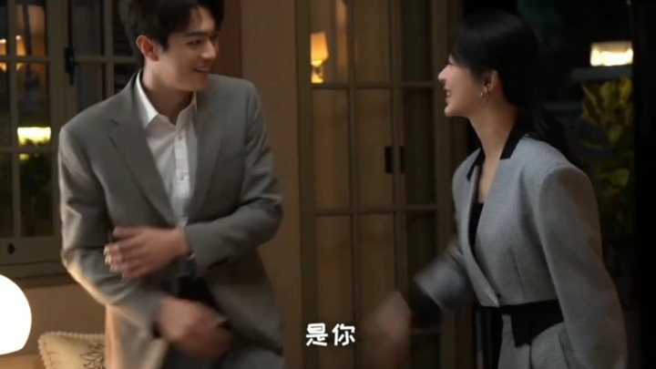 【一夜承明】这个花絮前面被刘女士笑疯，小明破防了，后面好甜啊，“说的是你是不是？”“是你”，他在后面说她在前面走~