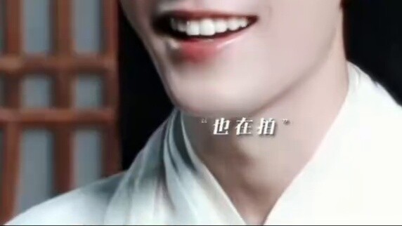 Xiao Zhan dihentikan oleh seorang calo. Setelah diamati lebih dekat, itu benar-benar calo.
