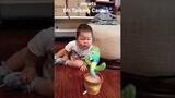 Funny video: when a Chinese baby meets the talking cactus…