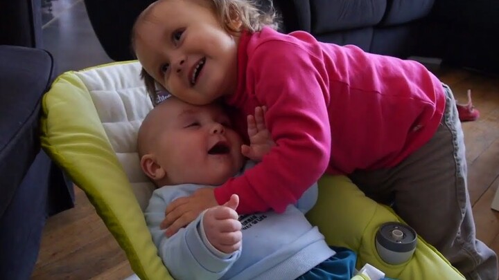 Big Sister and Brother Babysitting 😇😇😇 Hermana mayor y Hermano cuidando niños