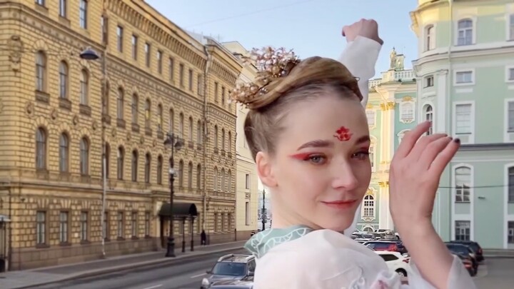 Foreign media report: Russian girl dances Chinese classical dance (full version of MV)