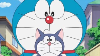 When Doraemon picked up a kitten that looked like him