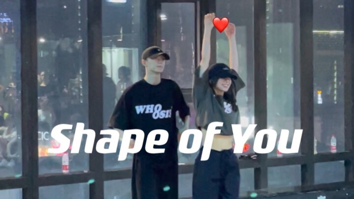 Góc quay trực tiếp vũ đạo "shape of you" của Xiaoju x President