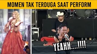 Roknya Nyangkut..!!! Deretan Momen Tak Terduga Saat Perform Di Panggung