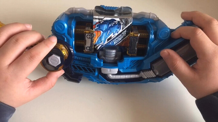 How about the squeeze that I bought for 200 yuan? Kamen Rider Build Squeeze Driver Review