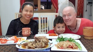 ไก่นึ่งสมุนไพร ส้มตำ สลัด Steamed Chicken with Herb Papaya Salad