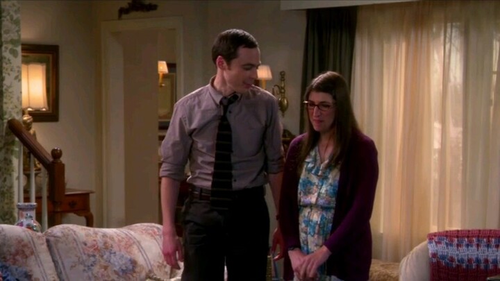 Sheldon chạm vào mông Amy khi anh ta say rượu Amy: À, mùa xuân đến rồi ...