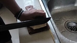 Golok dengan bilah hitam Zoro