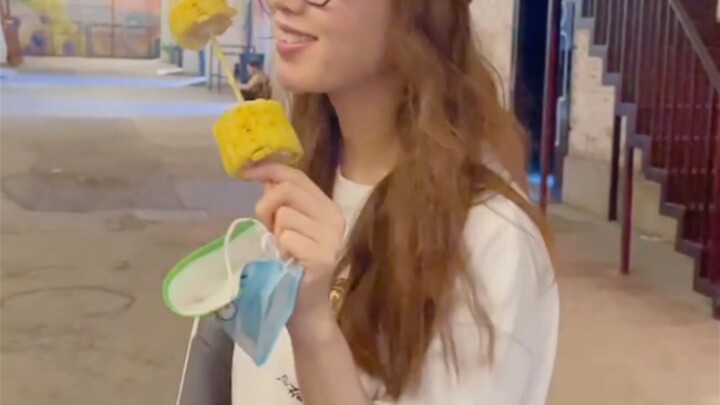 Sorotan Liu Shishi makan jagung