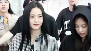 Jisoo blackpink at airport inchon