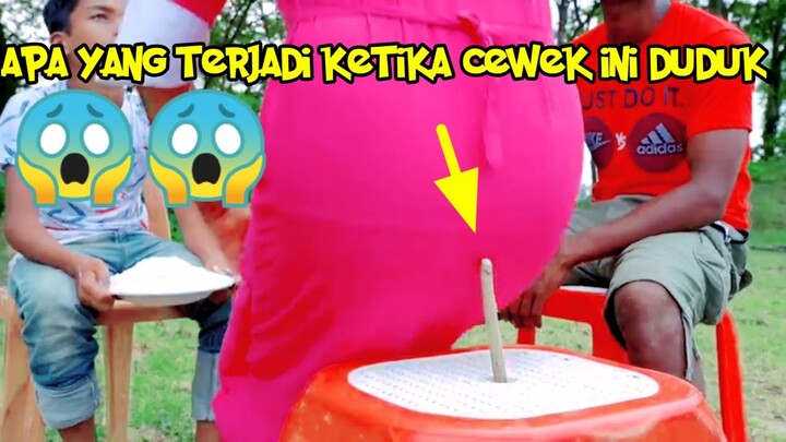 bokong cewek ini di tusuk kayu hingga menjerit keras