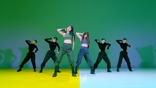 YEJI & RYUJIN Break My Heart Myself performance