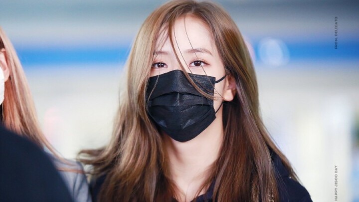 [JISOO] Wanita ini selalu sendirian di bandara untuk akting drakor!