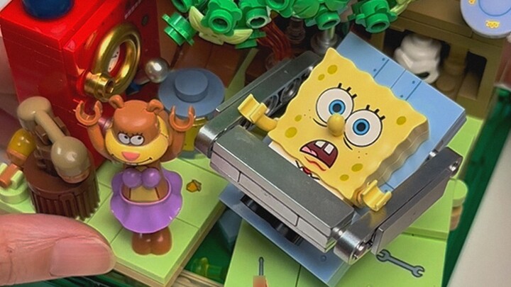 บ้านบล็อคตัวต่อขนาดเล็กของ Spongebob แต่ละกล่องมีไข่อีสเตอร์ซ่อนอยู่ในนั้น