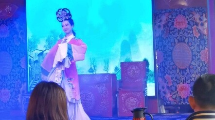Catatan Perjalanan Kebun Teh Tiga Kerajaan Chengdu Jinli - Tarian Kakak Senior