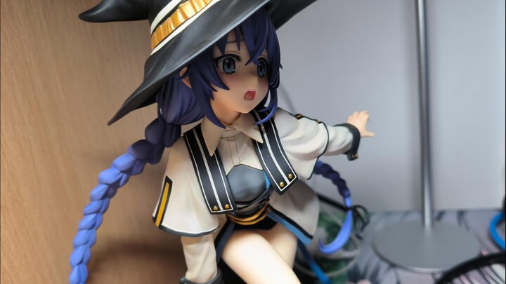 The Roxy figurine has arrived.