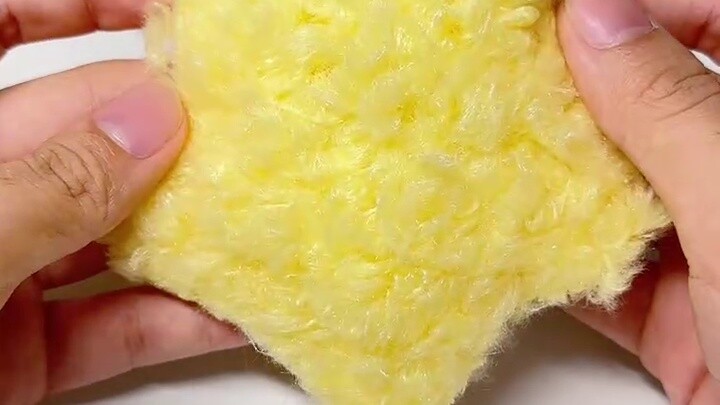 There is a cure for clumsy hands! You can make a star scarf without sewing or crocheting