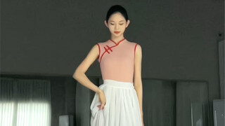 ผู้สมัครงานศิลปะเต้นรำ [ในการวาดภาพ] สิ่งที่สวยงามที่สุดคือสีแดงจีน