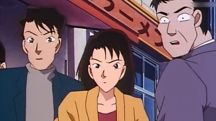 Salah satu kasus paling terbalik di Conan, Conan membela Xiaolan dari pisaunya, tapi Heiji tertembak