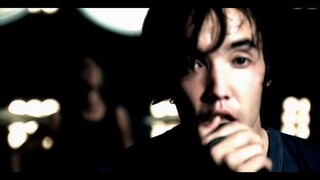 Hoobastank - Crawling In The Dark (Official Music Video)