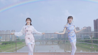 Nhảy cover ca khúc "Rainbow Beats" trong sườn xám và giày cao gót