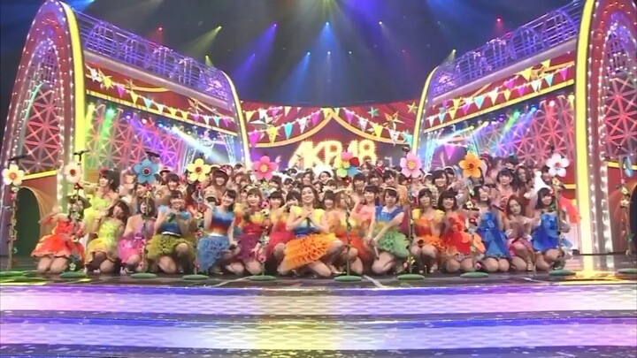 AKB48 - Koisuru Fortune Cookies + Heavy Rotation @NHK Kouhaku Uta Gassen (2013)