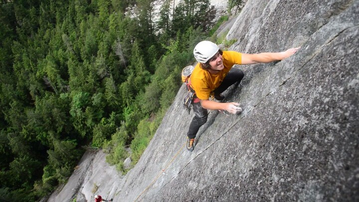 Rock climber slips off cliff, and gets saved by fellow climber