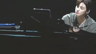 Cha eun woo. galing mag piano.