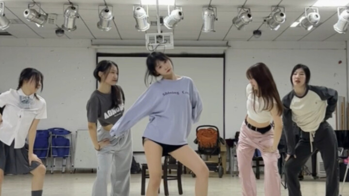 Wuhan University Shining Street Dance Association｜new jeans のditto practice room version