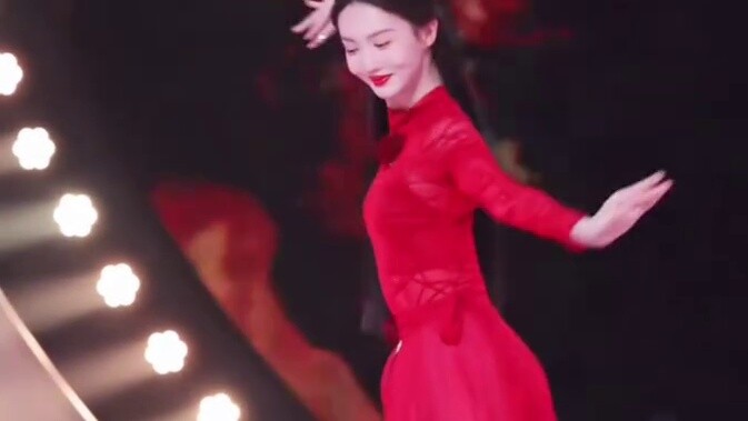 Begitu ramalan berbunyi, Jin Chen muncul! Indahnya sampai membuatku menangis...