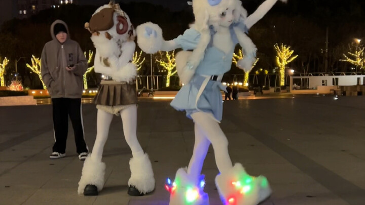 半夜5:20叫她下楼对她表白